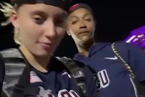 都是高颜值佩奇与美国女篮队友里斯合拍视频~